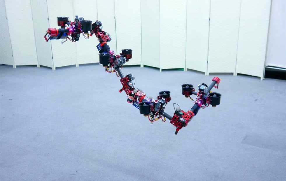 Robot của Nhật bản có thể bay lượn như con rồng