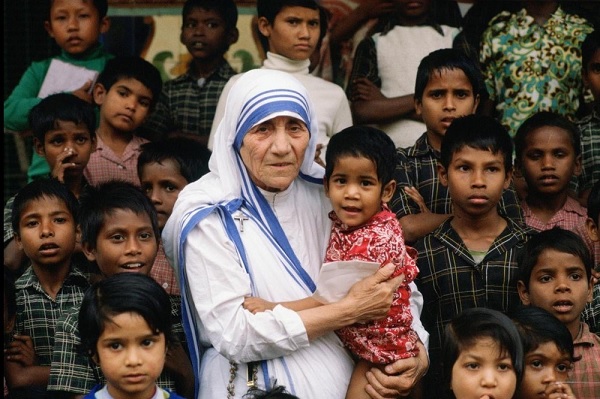 Mẹ Terasa: Vị thánh của người nghèo khổ
