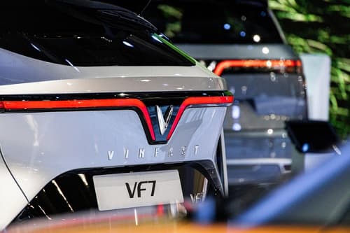 VinFast trình làng 5 mẫu xe điện tại CES 2022, tuyên bố bỏ xe xăng, chỉ làm xe điện