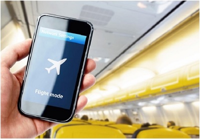 Không tắt máy điện thoại gây ảnh hưởng gì đến an toàn bay