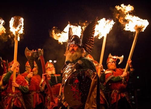 Tham dự lễ hội đốt lửa truyền thống của người Viking trên quần đảo Shetland