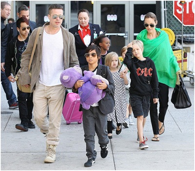 Angelina Jolie tạm thời giành quyền nuôi 6 con