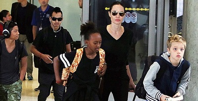 Các con của Angelina Jolie van xin mẹ quay lại với Brad Pitt