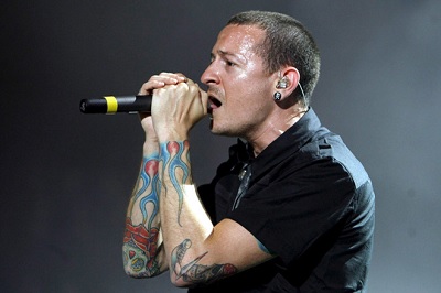 Ca sĩ chính Chester Bennington nhóm Linkin Park treo cổ tự tử