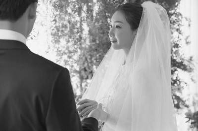 Hé lộ ảnh cưới đẹp lung linh của mỹ nhân Choi Ji Woo