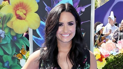 Demi Lovato hạnh phúc khi đứng ngoài Hollywood