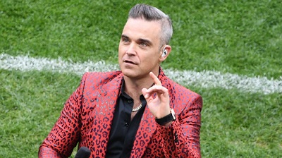 Robbie Williams giải thích hành động 'ngón tay thối' tại World Cup 2018
