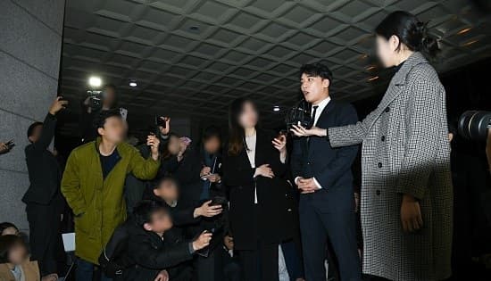 Sau loạt cáo buộc Seungri chính thức trình diện cảnh sát, bình tĩnh trả lời phỏng vấn