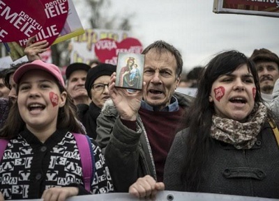 Diễu hành rầm rộ ủng hộ cấm phá thai tại Romania và Moldova