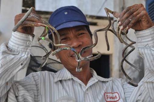 Dị nhân sở hữu bộ móng tay dài nhất Việt Nam
