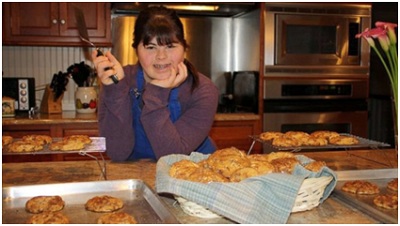 Vượt qua dị nghị cô gái 26 tuổi bị Down tạo dựng công ty làm bánh