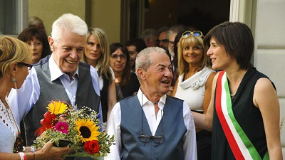 Cặp đồng tính nam xấp xỉ 80 tuổi ở Italy chính thức làm đám cưới