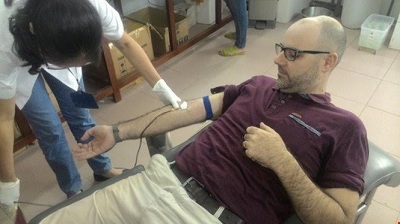 Qua Facebook, một người Anh có nhóm máu hiếm hiến máu cứu người