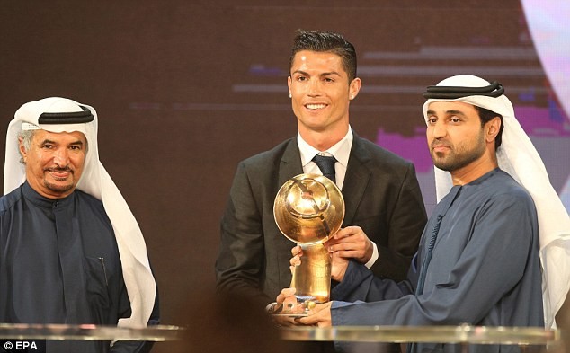 Ronaldo nhận danh hiệu cầu thủ xuất sắc nhất thế giới