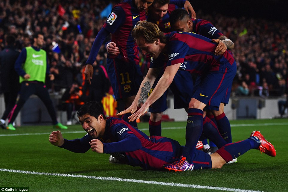 Suarez lập đại công giúp Barca giành chiến thắng