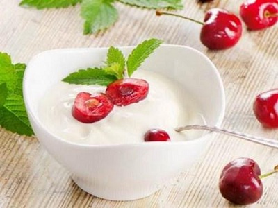 Khi uống kháng sinh có nên ăn sữa chua?