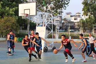 Hai kiểu chơi bóng rổ phổ biến: Bóng rổ thi đấu & Bóng rổ đường phố
