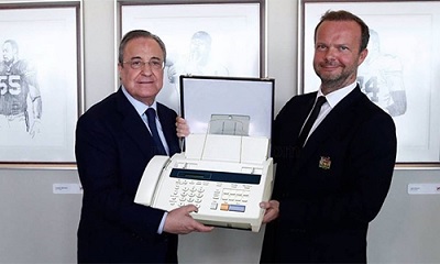  Chủ tịch Real Perez bị chế ảnh tặng máy fax cho CEO Man Utd