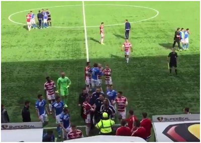 Xung đột ý kiến: Hai cầu thủ St Johnstone của Scotland 'choảng nhau' kịch liệt