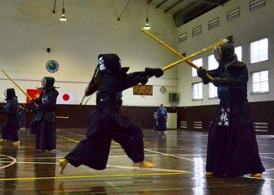 Luyện tập các bộ pháp cơ bản trong kendo