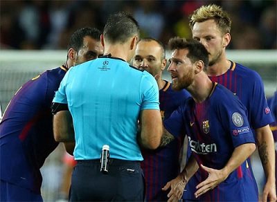 Messi nhận quả đắng do nhắc trọng tài phạt Pjanic
