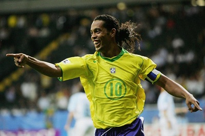 Ronaldinho chính thức nói lời tạm biệt sân cỏ
