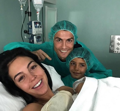 Gia đình Ronaldo hạnh phúc đón con gái Alana Martina