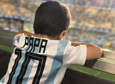 Thiago và Mateo hát cổ vũ Messi trước World Cup 2018