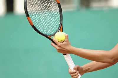 Tư thế, cách cầm vợt, động tác đánh bóng cho người mới bắt đầu học tennis