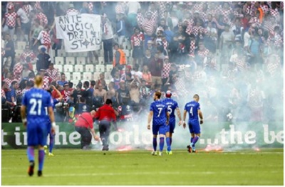 Lòng thù hận khiến CĐV Croatia muốn đội chủ nhà bị loại