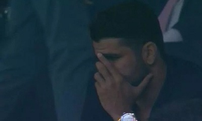 Costa ôm mặt buồn bã khi chứng kiến Chelsea đánh bại Atletico