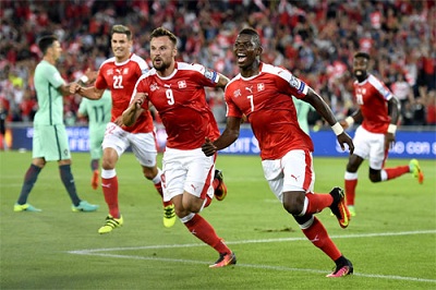 Tân vô địch Euro thua Thụy Sĩ trong trận mở màn vòng loại World Cup