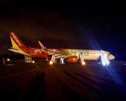 Máy bay Vietjet gặp sự cố nghiêm trọng, toàn bộ hành khách tiếp đất bằng cửa thoát hiểm