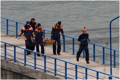 Nga vớt thi thể cơ trưởng máy bay Tu-154 dưới đáy biển