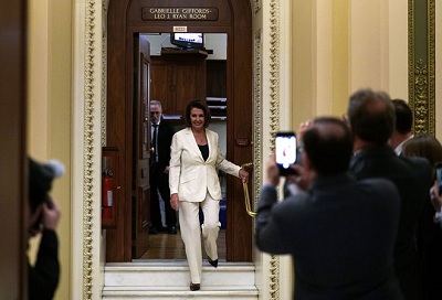 Nghị sĩ Nancy Pelosi phát biểu liên tục 8 tiếng không nghỉ ở Hạ viện Mỹ