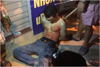 Hà Nội: Người dân dũng cảm bắt tên cướp cứa cổ lái xe taxi