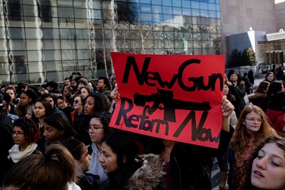 Học sinh Mỹ xuống đường tuần hành phản đối bạo lực súng đạn
