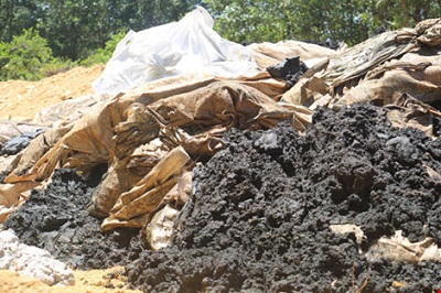 Cơ quan chức năng vào cuộc xác định bùn thải của Formosa