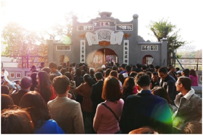 Các chùa lớn tại Hà Nội rất đông người đi lễ