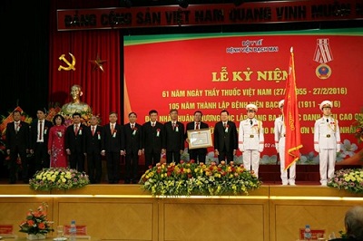Chủ tịch nước trao tặng Huân chương độc lập cho BV Bạch Mai