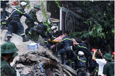 Hai người thiệt mạng 6 người được giải cứu trong vụ sập nhà ở Cửa Bắc, Hà Nội