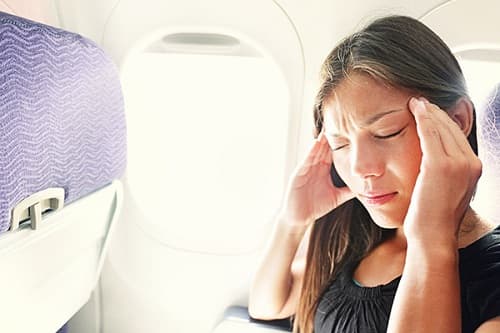 Kinh nghiệm giảm cơn ù tai khó chịu khi đi máy bay
