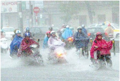 Những kỹ năng cần biết khi lái xe máy trong thời tiết mưa bão