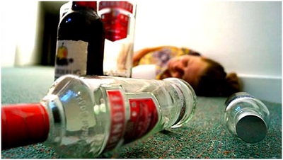 Người thân bị ngộ độc rượu phải sơ cứu ra sao?