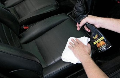 Cách bảo quản và làm sạch đồ da, đồ nỉ trong xe ô tô