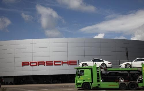Hãng xe đua Porsche đối mặt với án phạt mới do bê bối gian lận khí thải