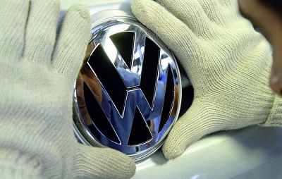 Hãng xe Volkswagen ngưng sản xuất hàng loạt để đối phó với chuẩn khí thải mới