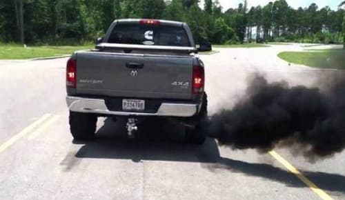 Chuyên gia chỉ cách khắc phục tình trạng ô tô nhả ra khói