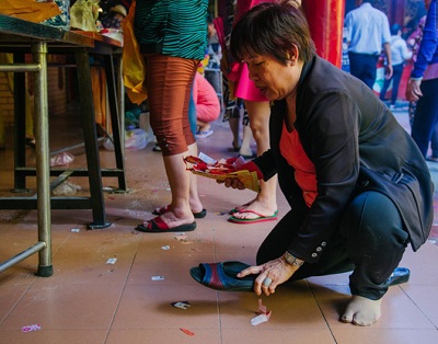 Tập tục 'Đánh kẻ tiểu nhân' xua đuổi cái xấu, cầu mong điều lành của người Hoa ở Sài Gòn