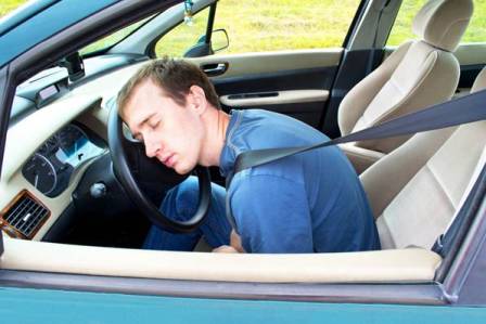 Hướng dẫn cách ngủ trong ô tô an toàn